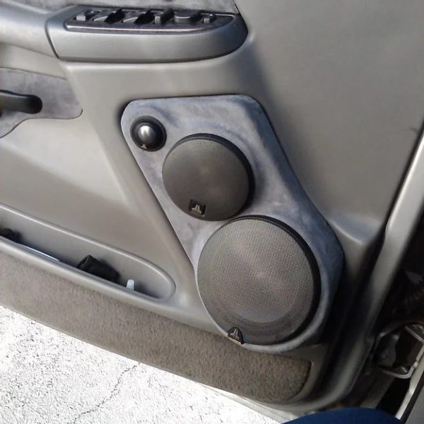 Flangeless Single 6.5″ and Single 4″ and Single Tweeter Speaker Pods for the Front Door of a 00-06 GM Full Size Truck/SUV